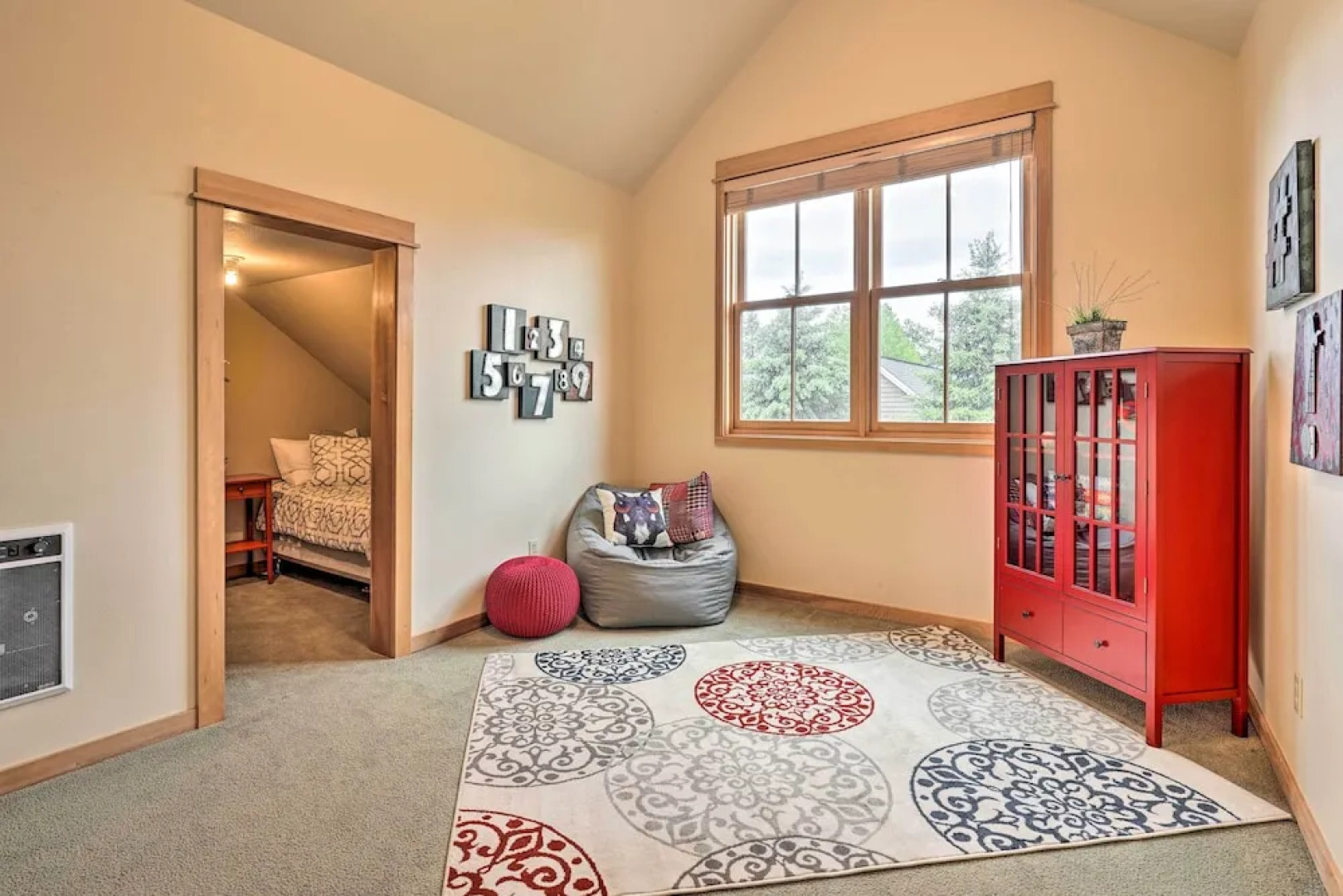 Sisters Getaway w/ Hot Tub ~ Half-mi to Dtwn!