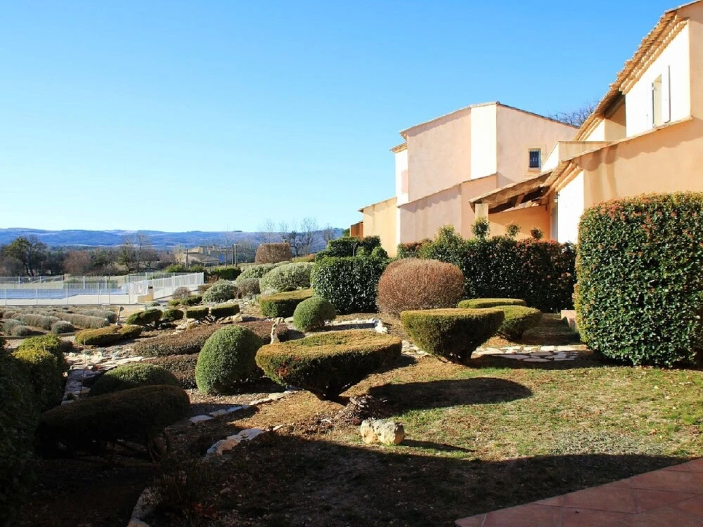 Semi-detached villa with dishwasher, close to the village