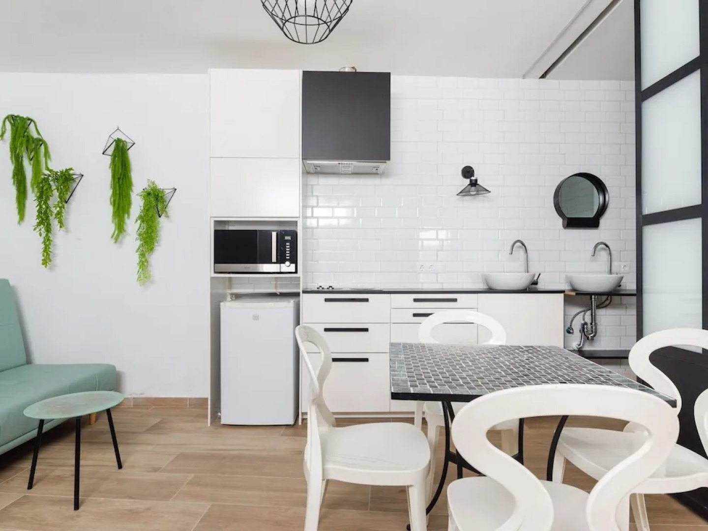 Quaint Vacation Apartment with Hot Tub & Hammam