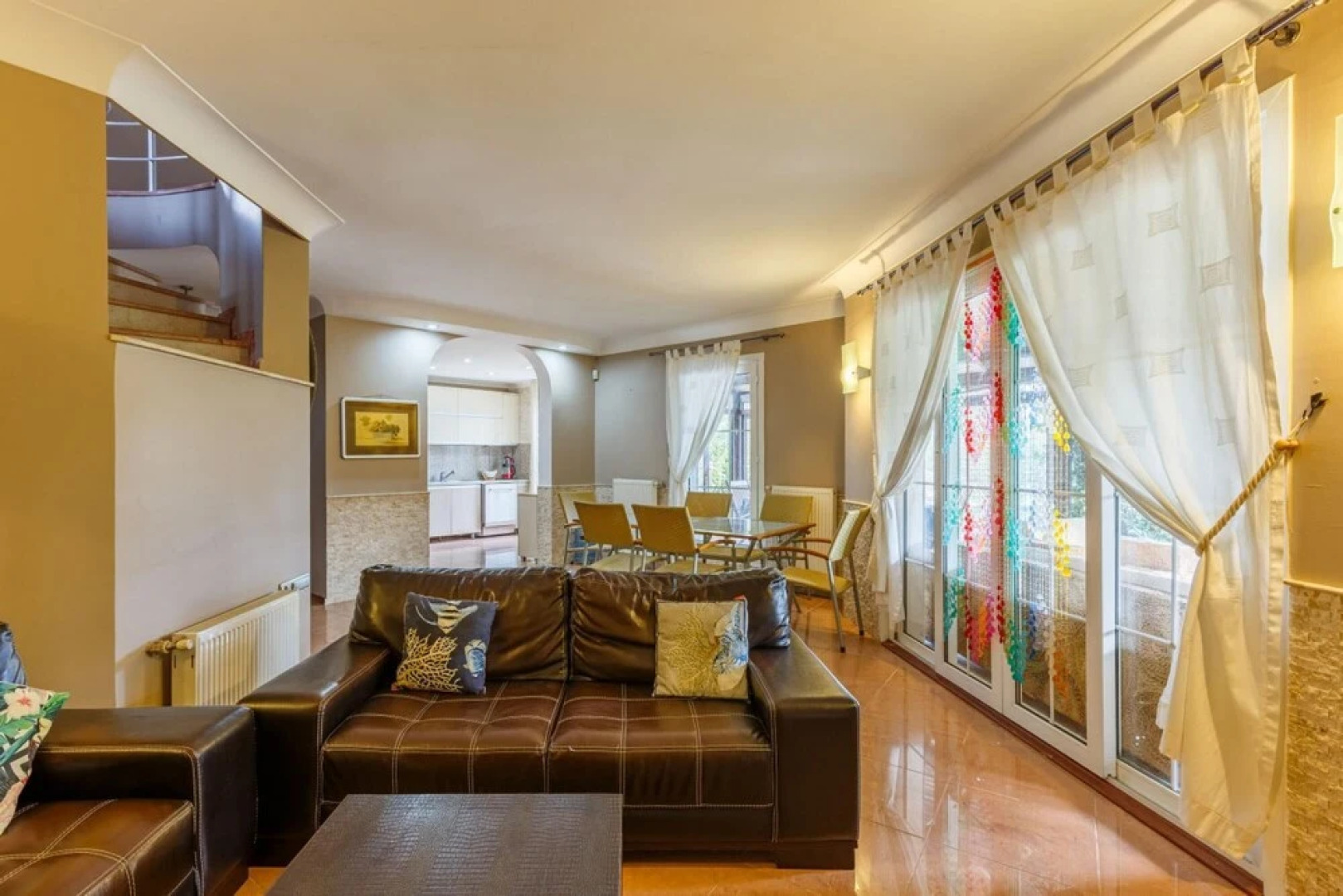 Charming Villa With Pool and Garden in Gebze