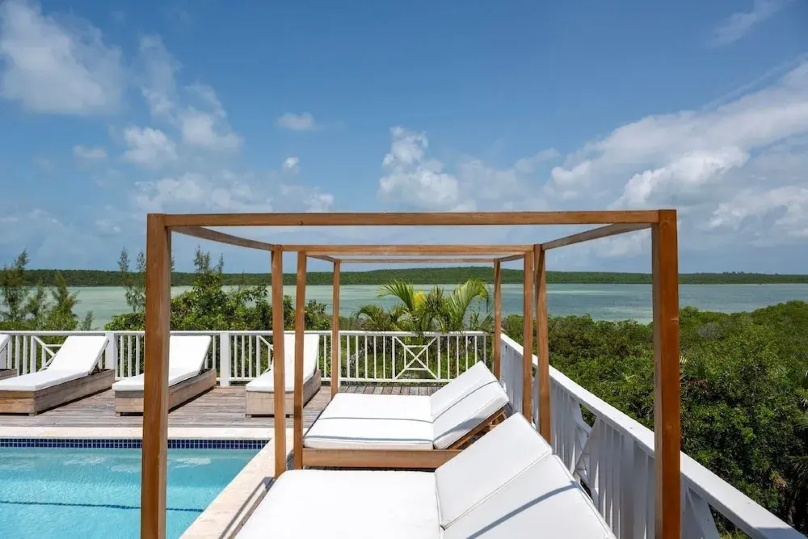 Turtle Pointe - Lux New Windermere Home W/pool, Boat Dock, Beach 3 Bedroom Home