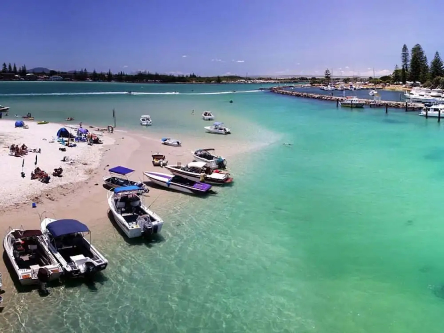 26 Wallis View - Opposite the Lake - 3 Bedroom Apartment