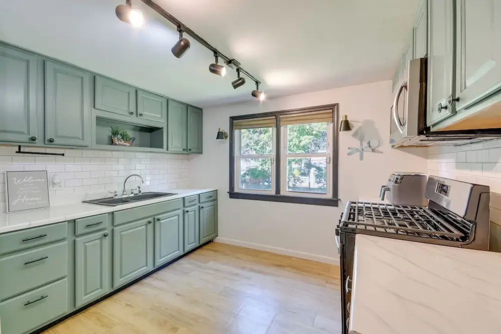 3 Mi to Dtwn Syracuse: Home w/ Fenced Yard!