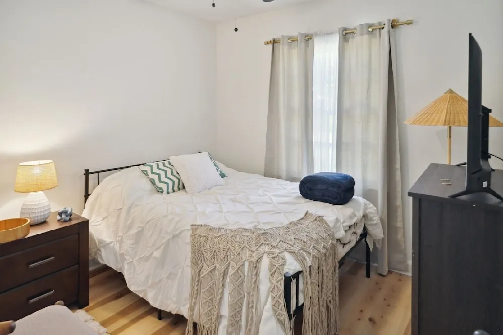 Urban Farmhouse With A Modernism Twist! 4 Bedroom Home by RedAwning