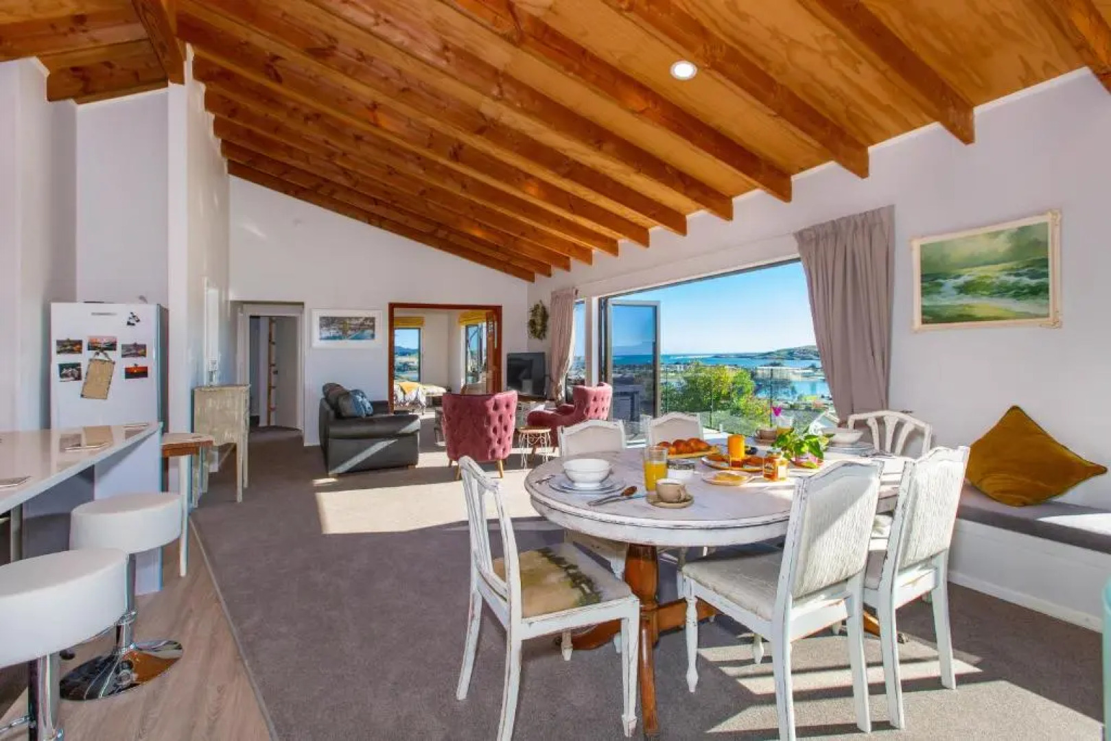 Sunshine Lookout - Raglan Holiday Home