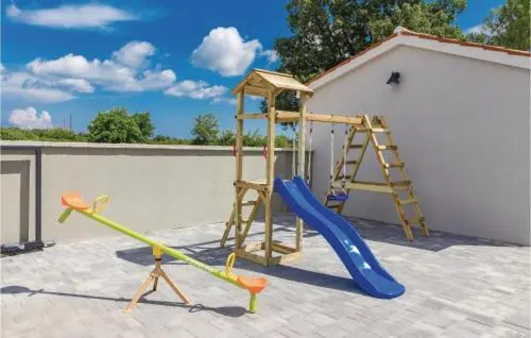 Four-Bedroom Holiday Home in Radeki Polje