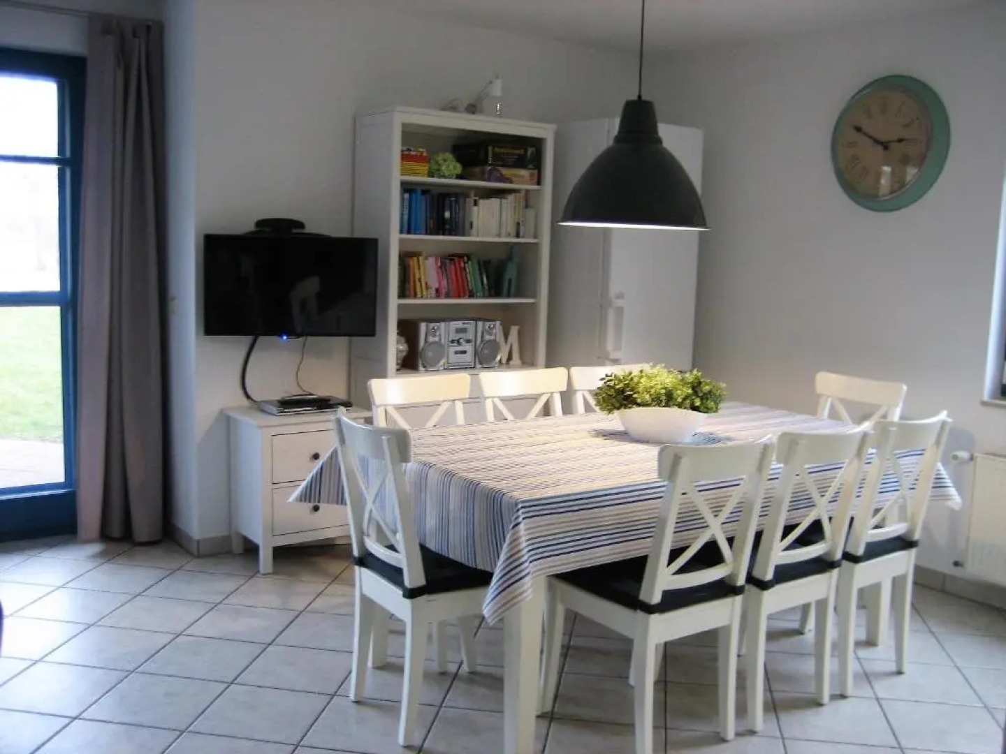 Komfortables Reetdachferienhaus Hasel 1