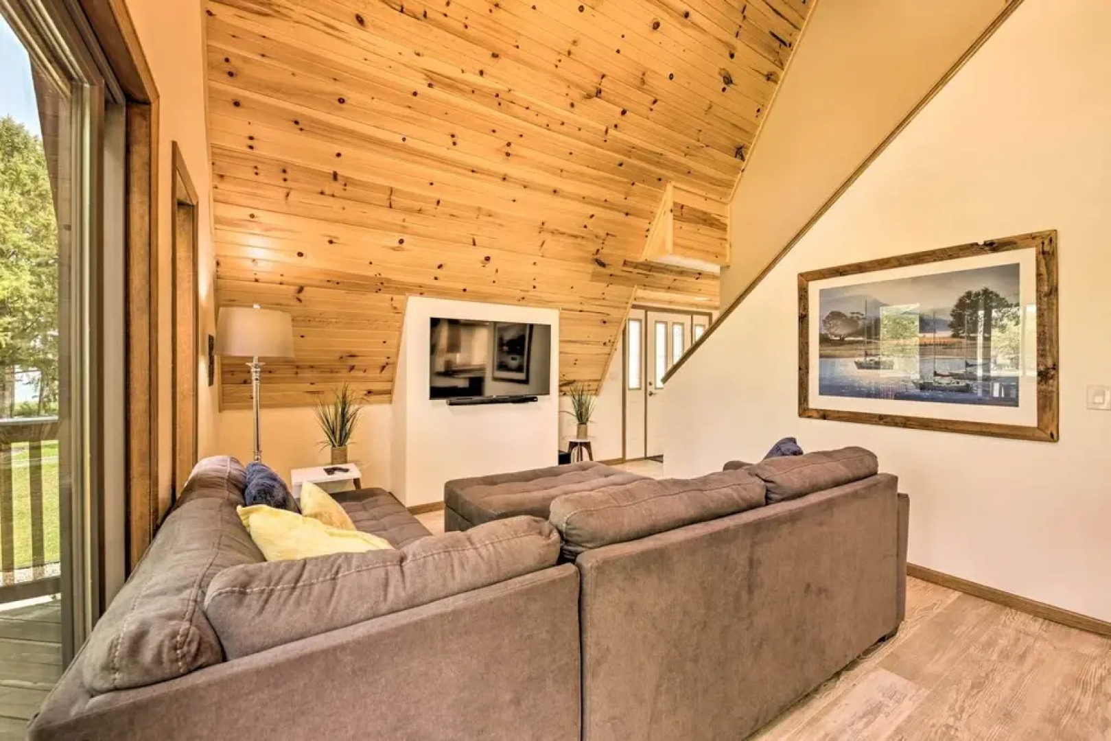 Rock River Waterfront Cabin: Dock & Game Room!