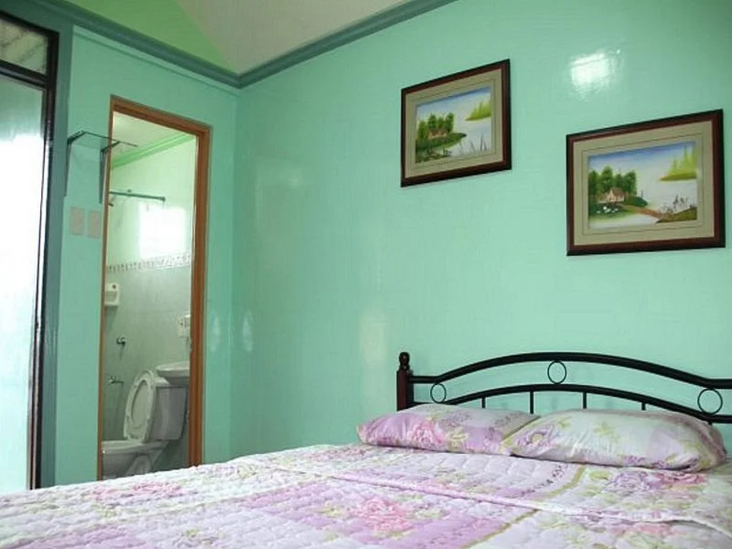 Captain Hook's Red Parrot Inn