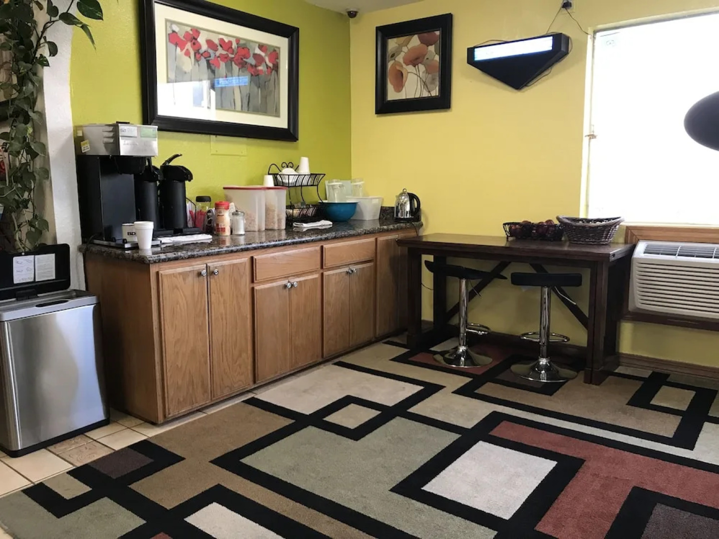 99 Palms Inn & Suites