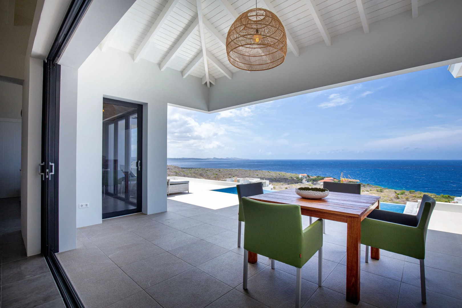 270 Ocean View From Private Infinity Pool - Colourful & Modern Villa