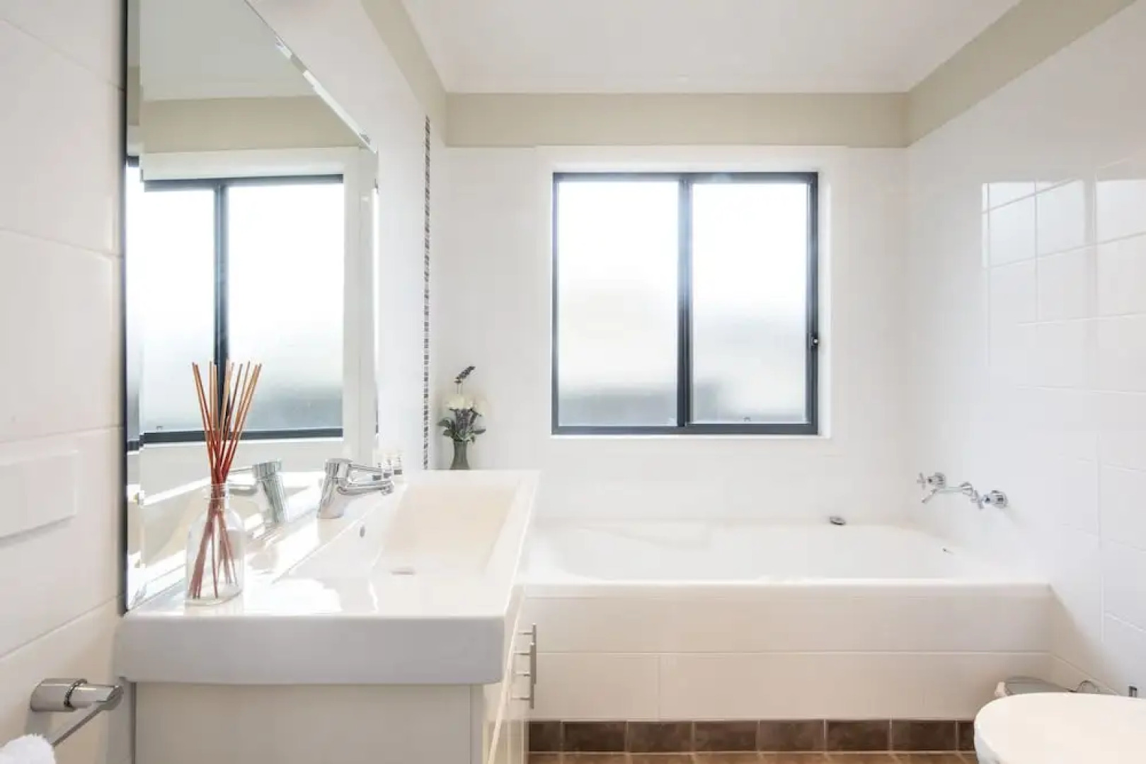 Eclipse 5- Spacious Townhouse