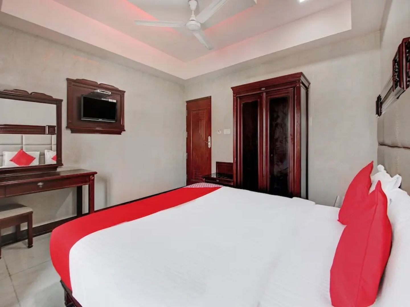 Oyo 30562 Ni Ambaari Elite