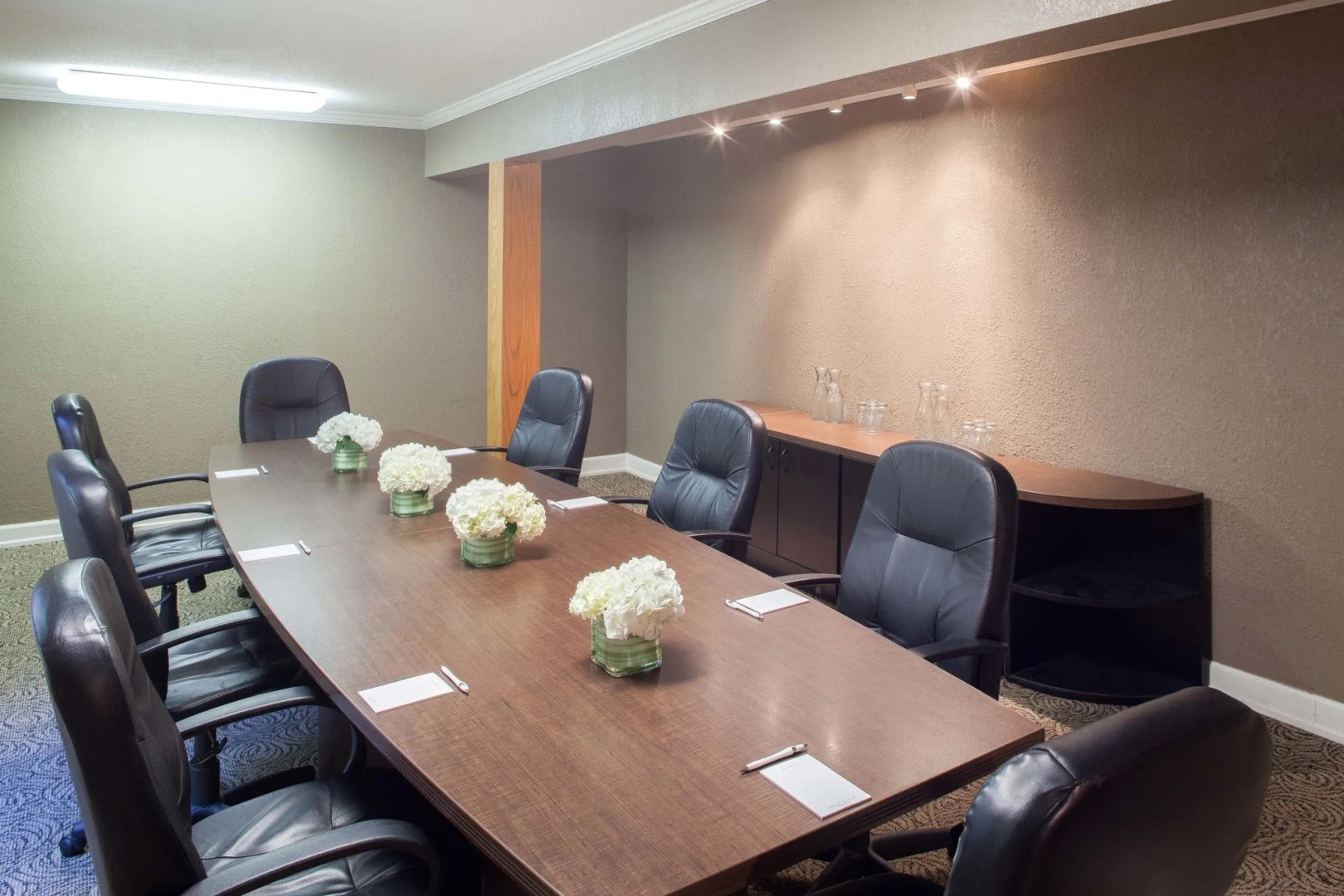 Cloverleaf Suites Kansas City - Overland Park