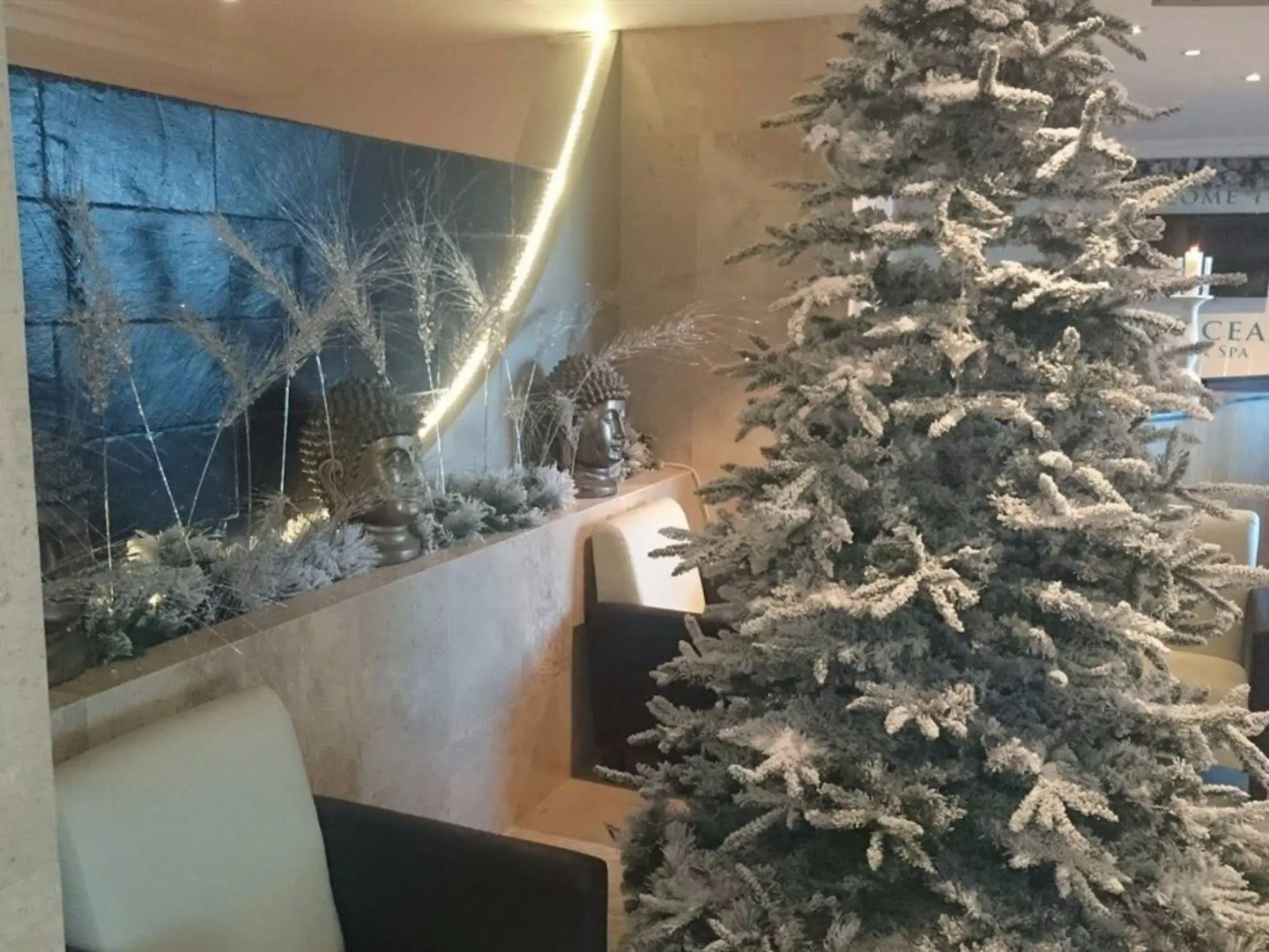 Admiralty Hotel & Restaurant