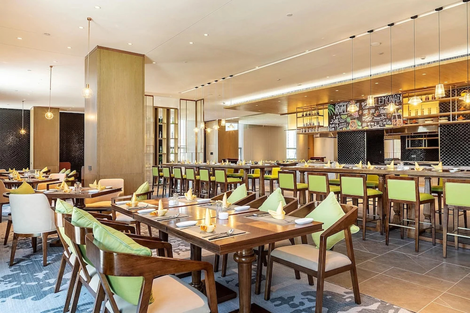 Datong Xinyu Crown Hotel