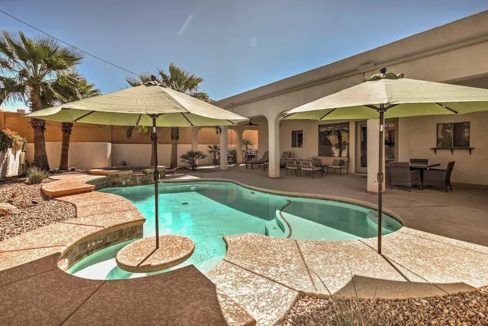 < 2 Mi to Lake Havasu: Spacious Home w/ Patio!