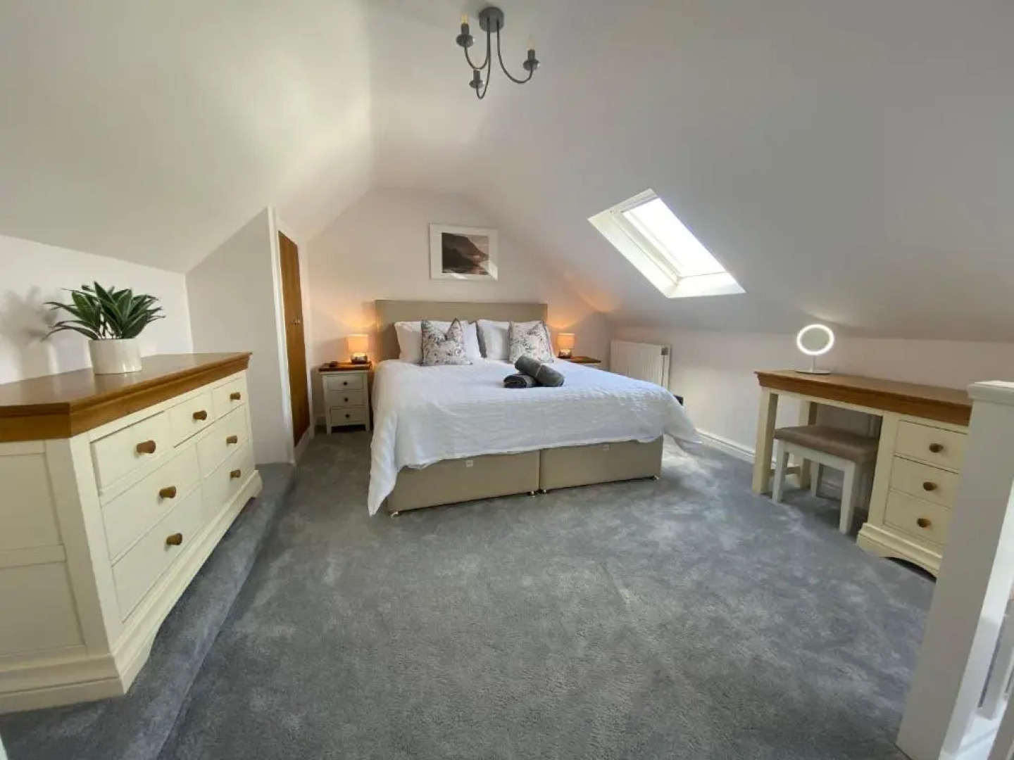 Modern 4-bed Cottage Llanwrst Town Centre & Parking - Snowdonia! near Betws-y-Coed