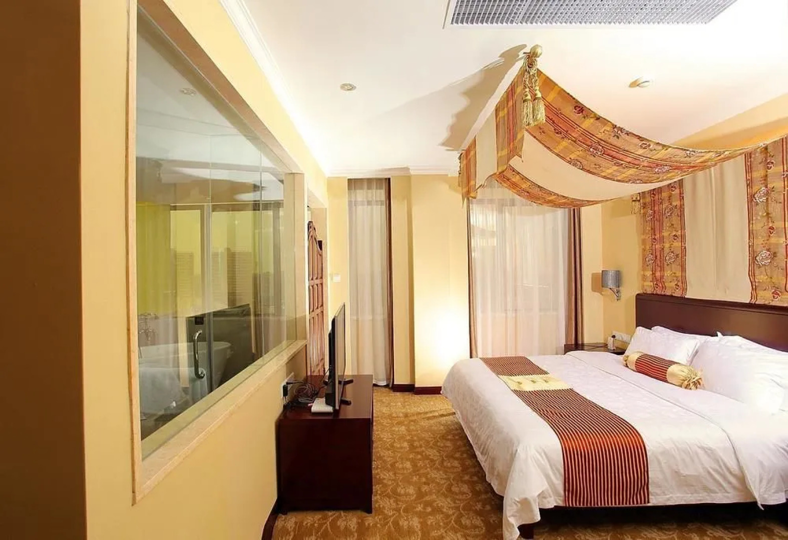 Overseas Capital Hotel (Jiangmen Diwang Square)