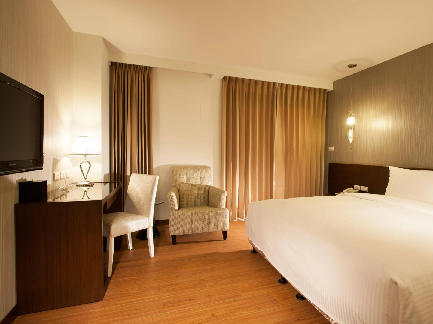 CHECK inn SELECT Hualien LinSen