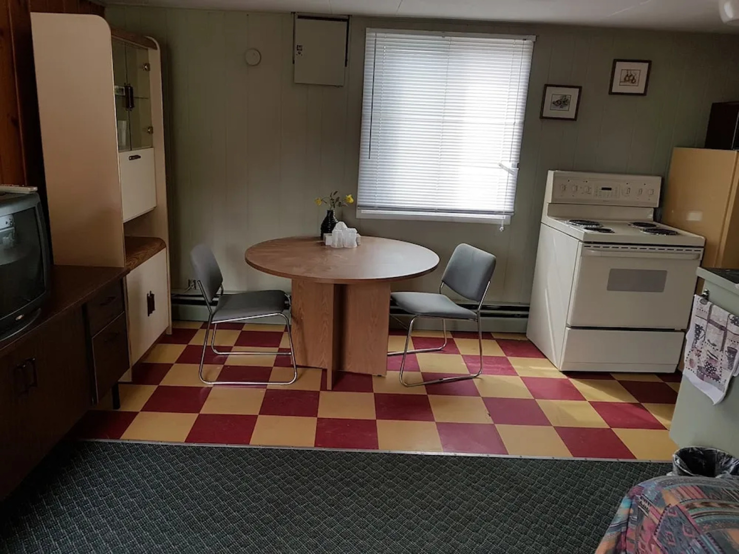 Deerview Lodge & Cabins - Princeton BC