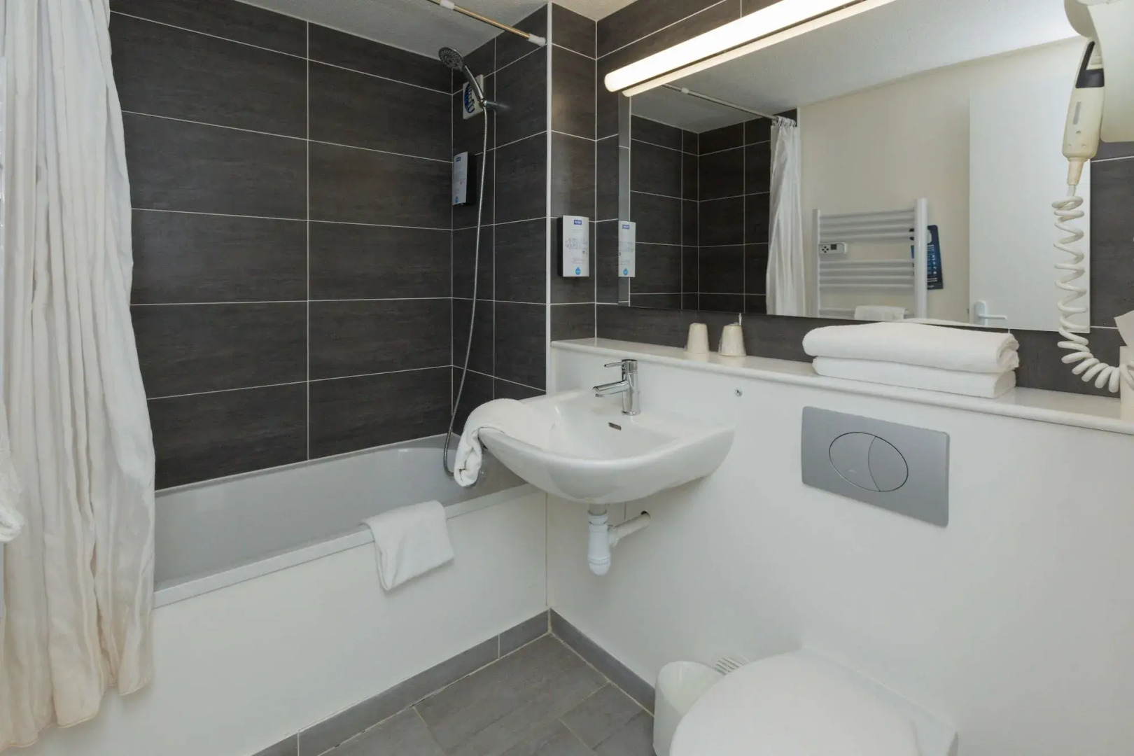 Campanile Chantilly Sud - Luzarches