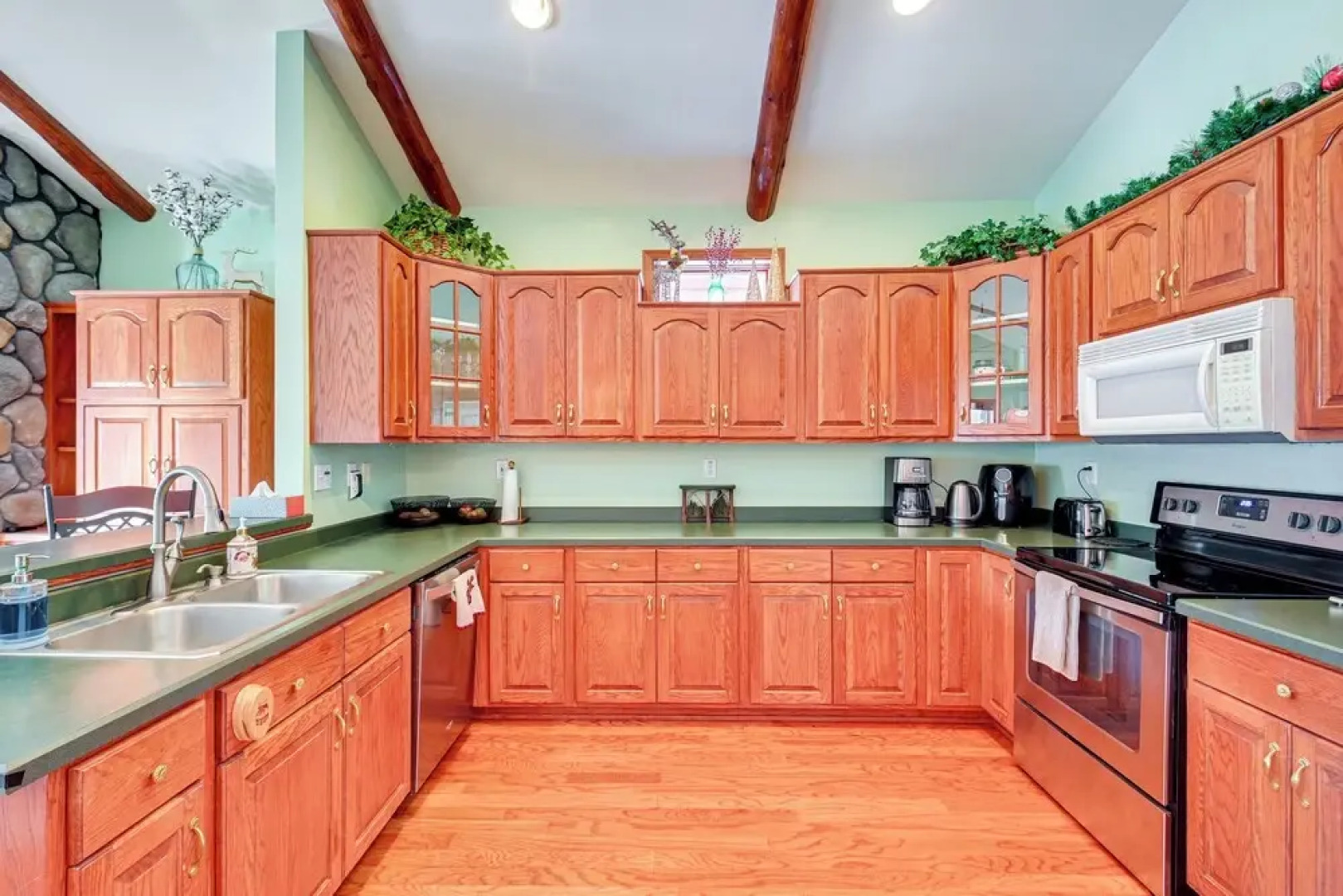 3 Mi to Dtwn: Mtn-view Red Lodge Retreat!