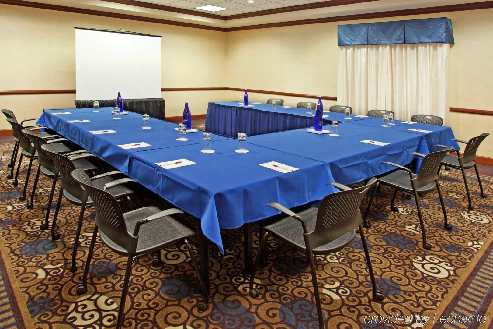 Crowne Plaza Suites Pittsburgh South by IHG