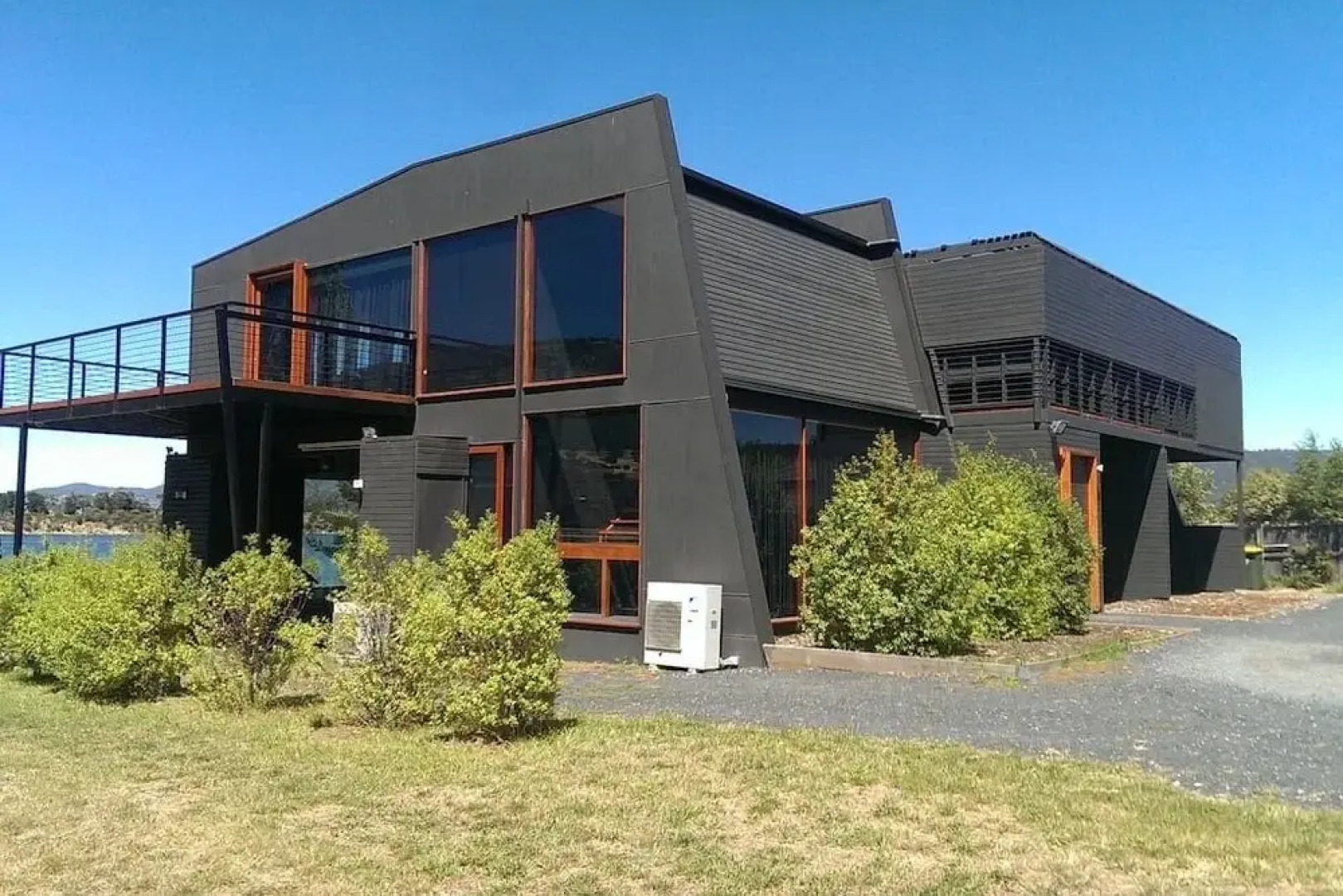 Hobart Waterfront Luxury Retreat