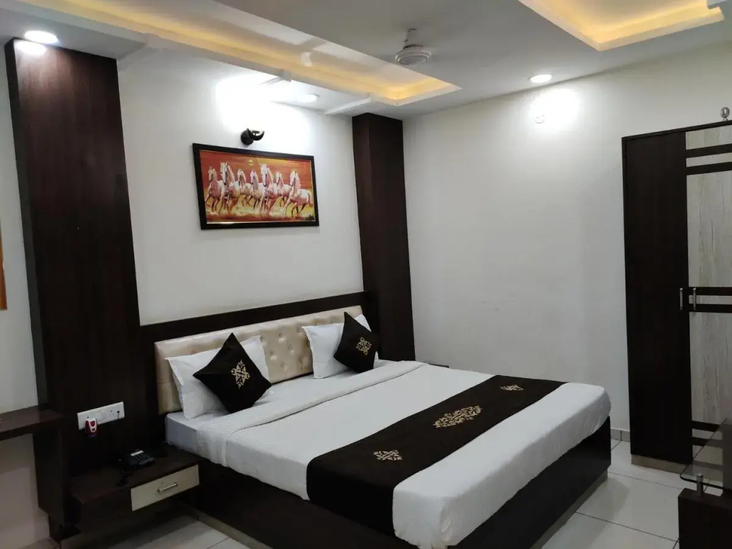 Vinayak Palace Hoshangabad