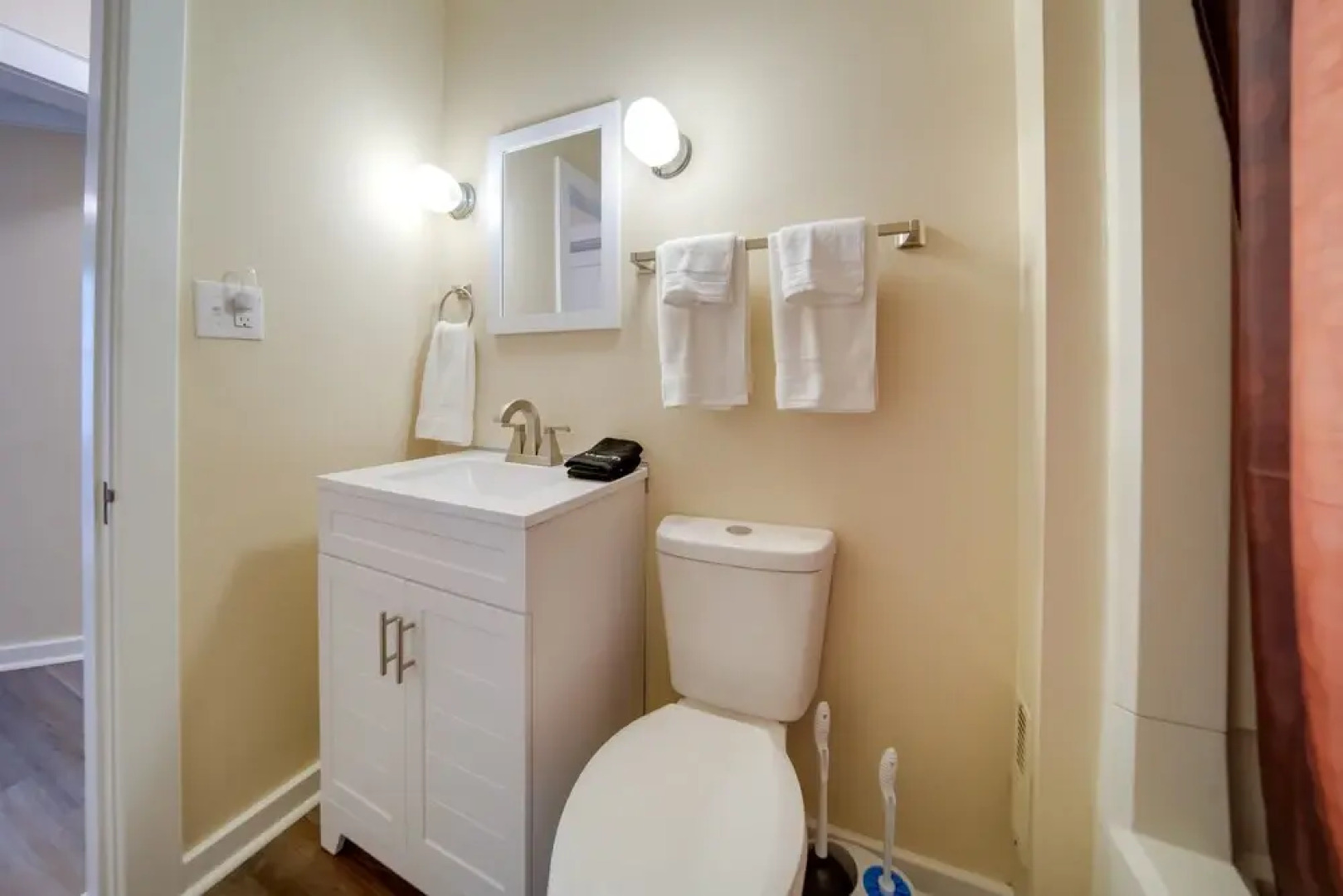 Ashtabula Vacation Rental w/ Covered Balcony