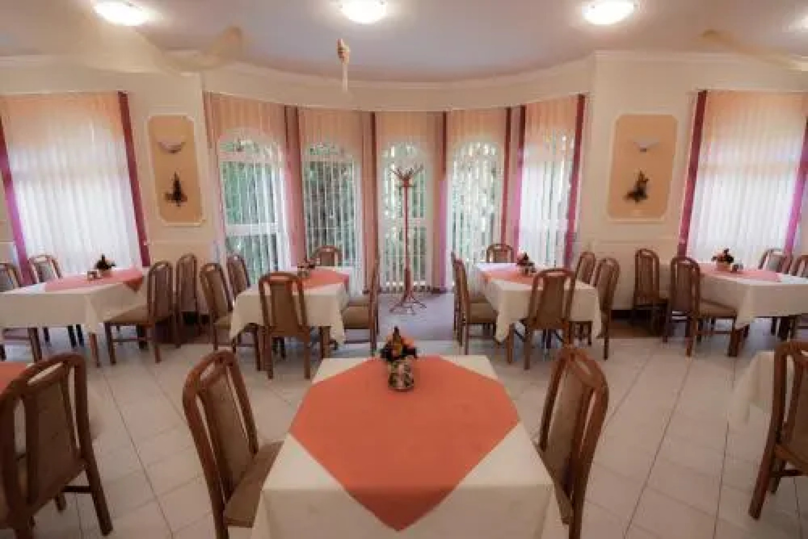 Boglárka Panzió - Étterem és Apartmanházak