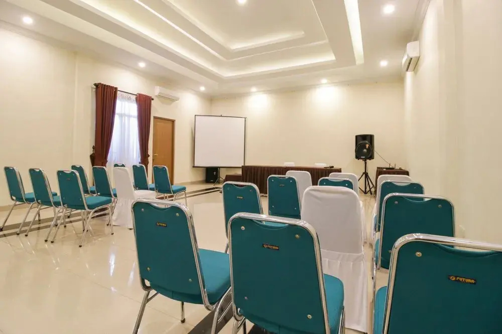 RedDoorz near Bangka Trade Center