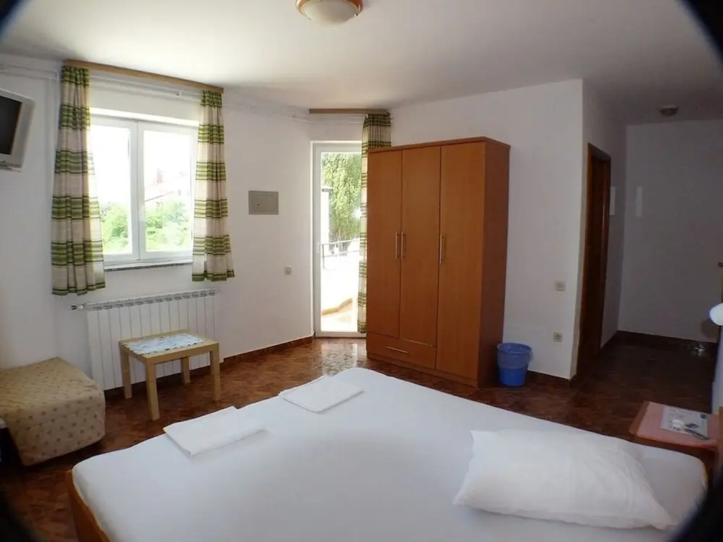 Hotel Hilde Yellow House