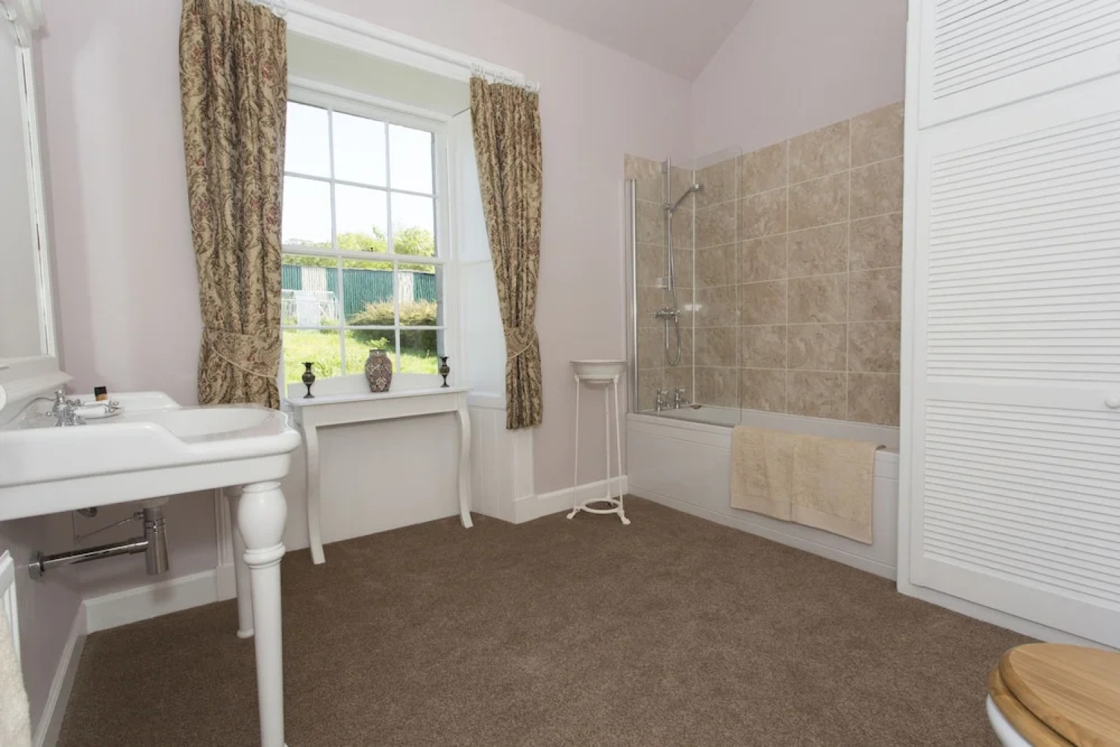 Broadmeadows Farmhouse B&B