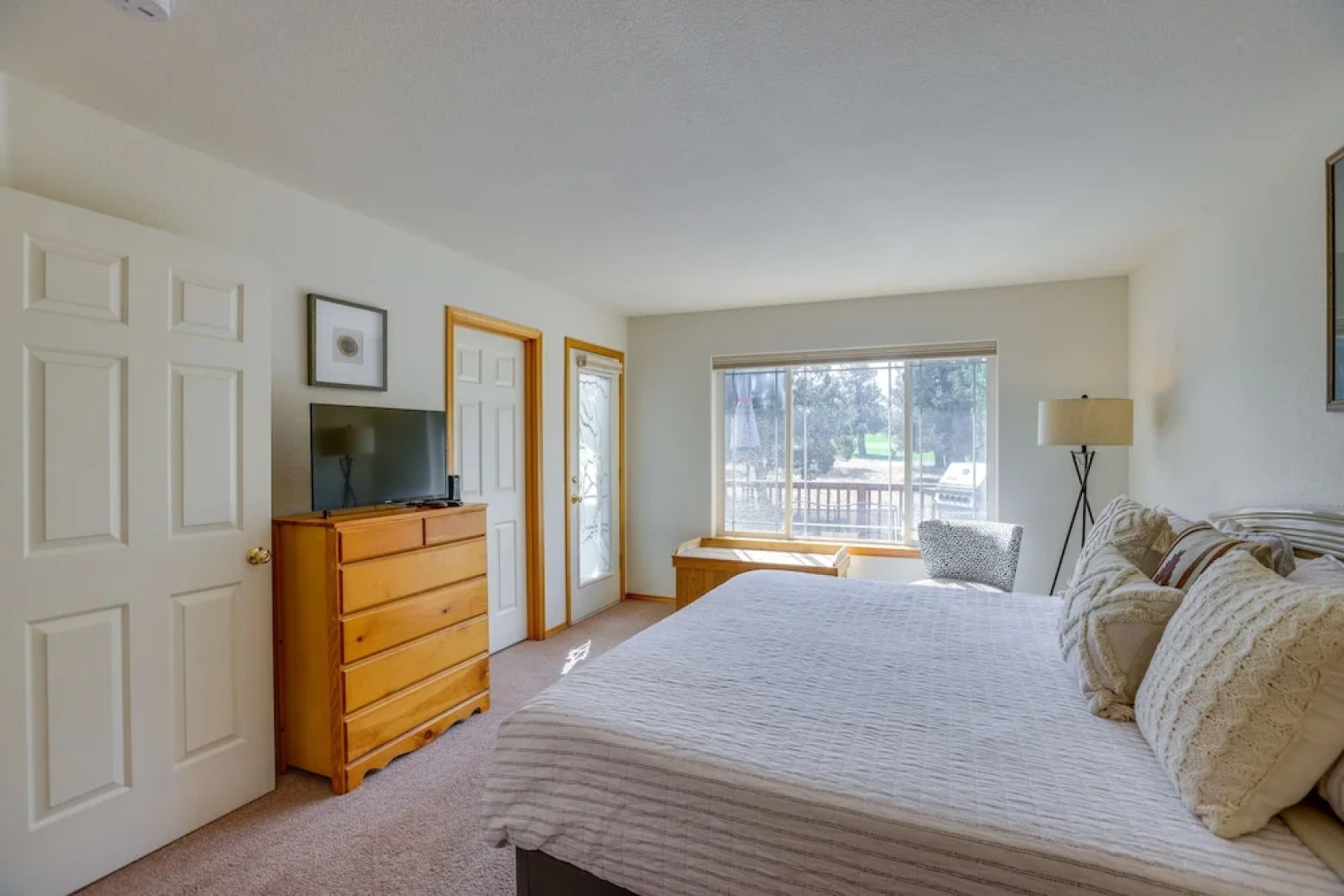 Idyllic Redmond Townhome w/ Furnished Deck!