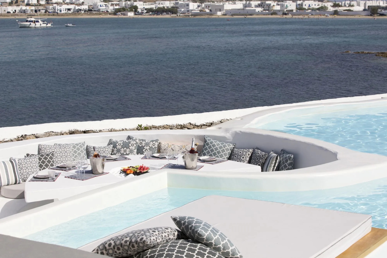 Dreambox Mykonos Suites and Mini Villas