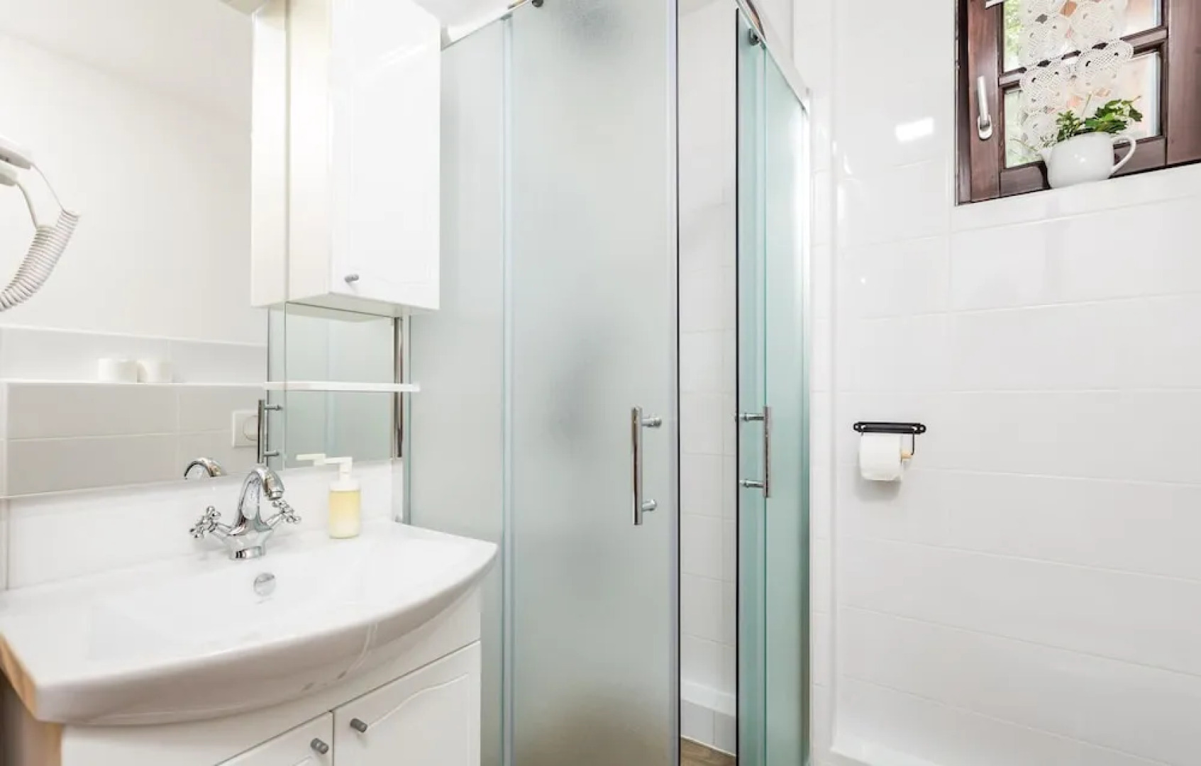 Awesome Home in Otocac With 4 Bedrooms and Wifi