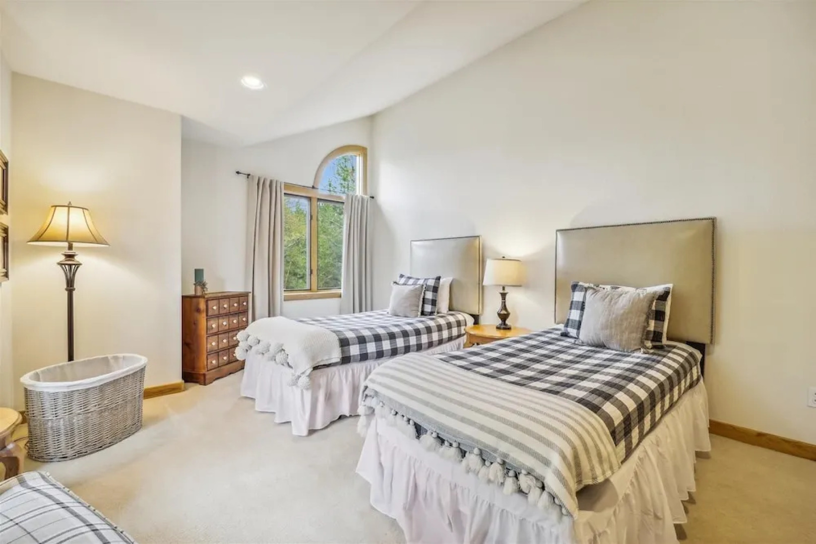 Red Hawk Retreat 6 Bedroom Home by Redawning