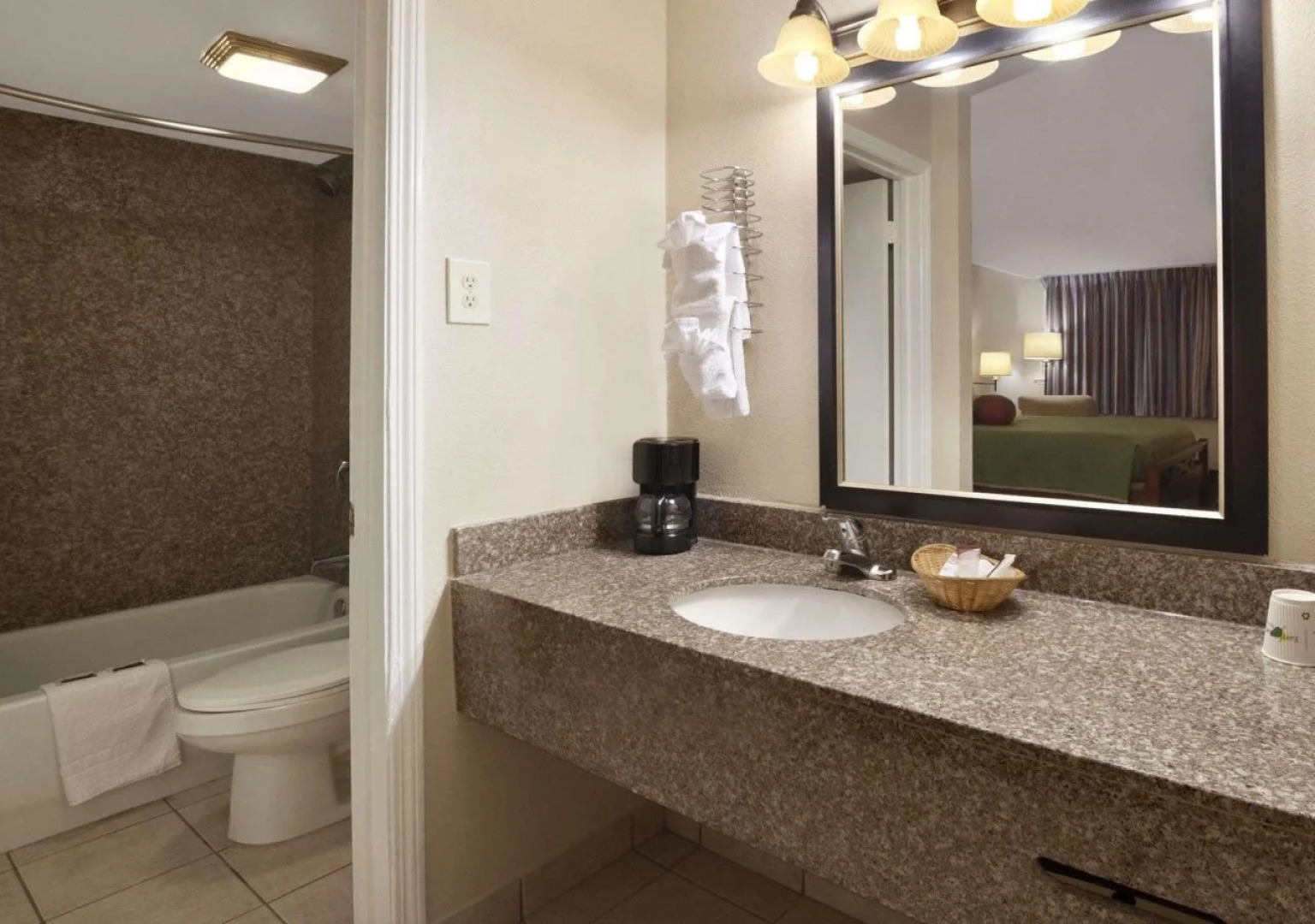 Travelodge by Wyndham New Orleans West Harvey Hotel