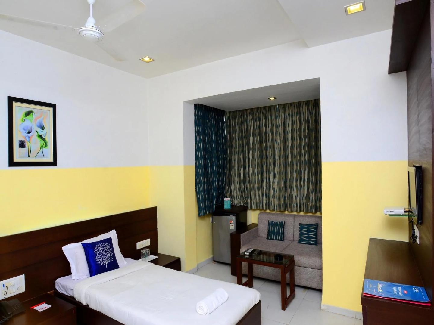 OYO 1030 Hotel Palm View Residency