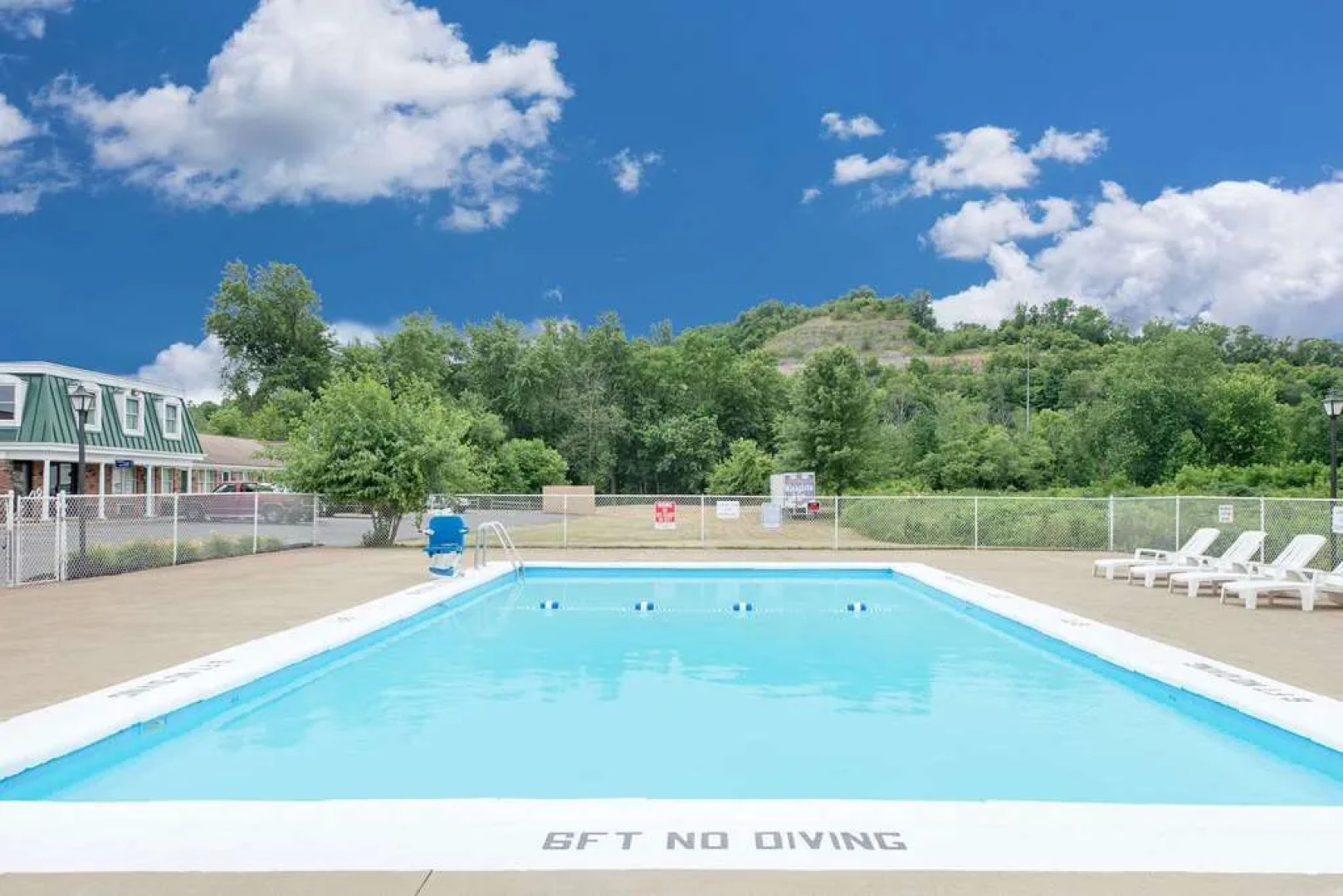 Knights Inn New Philadelphia