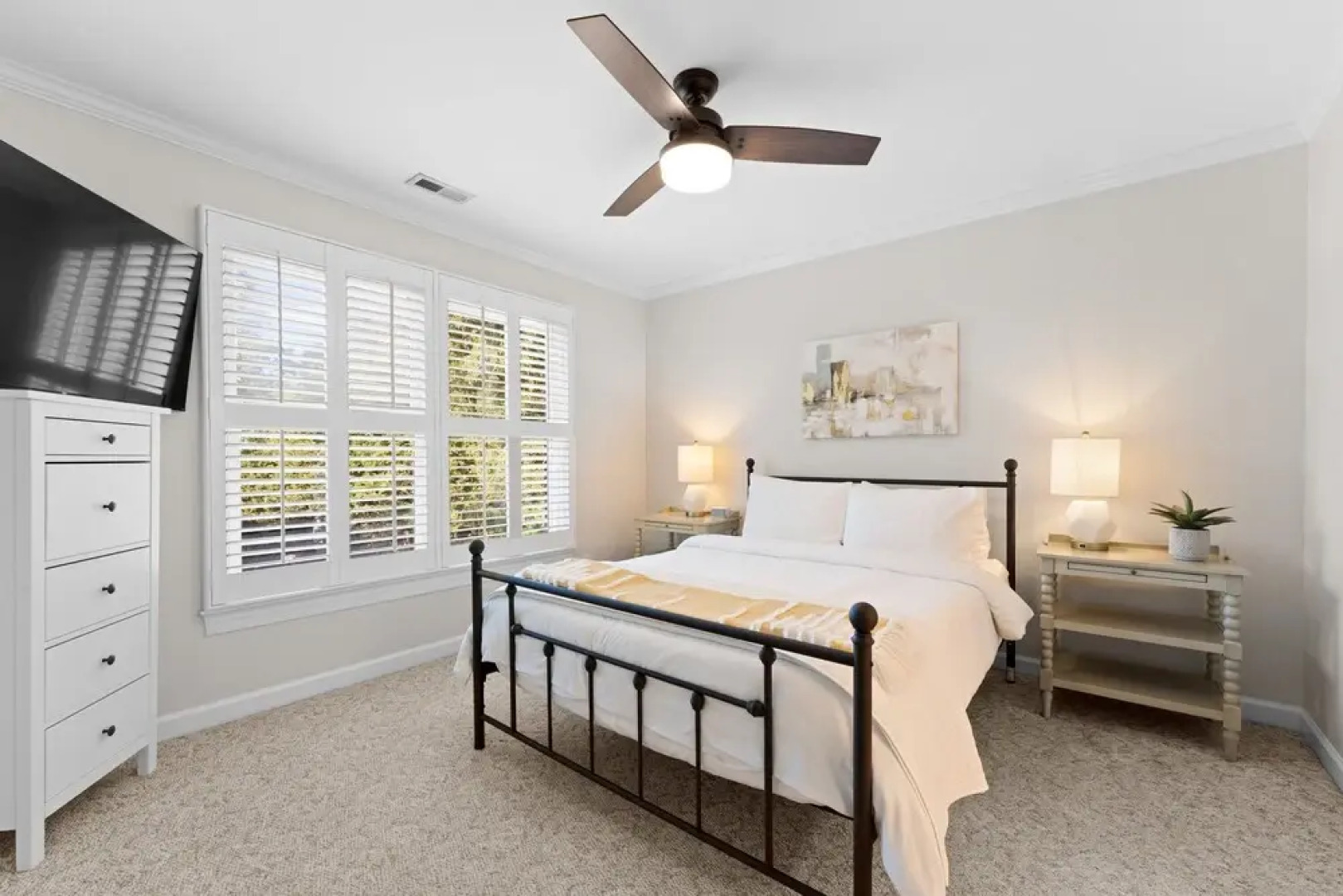 Shoreway Cove by Avantstay Waterfront Pool Dock