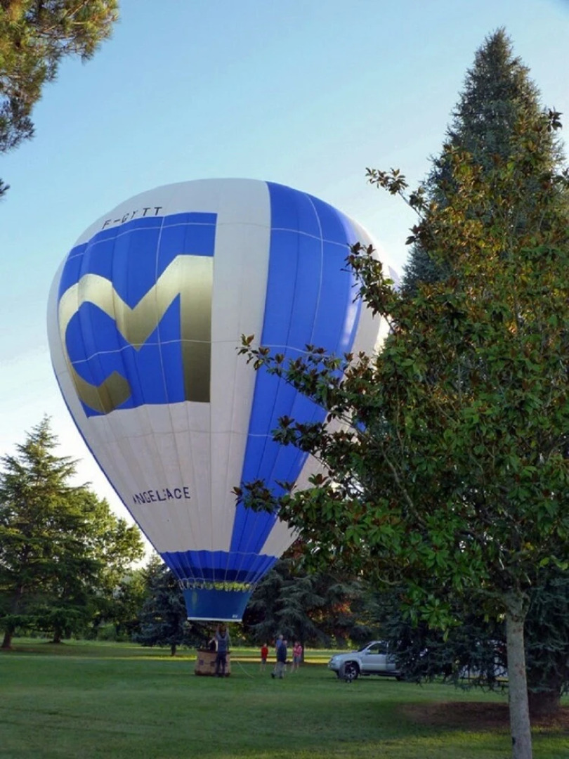 Holiday apartments at the courtyard of French château