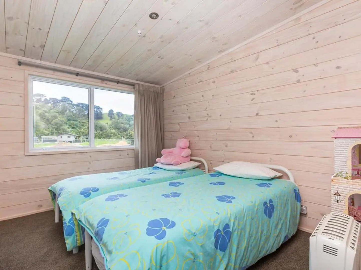 Beachfront Escape - Snells Beach Holiday Home