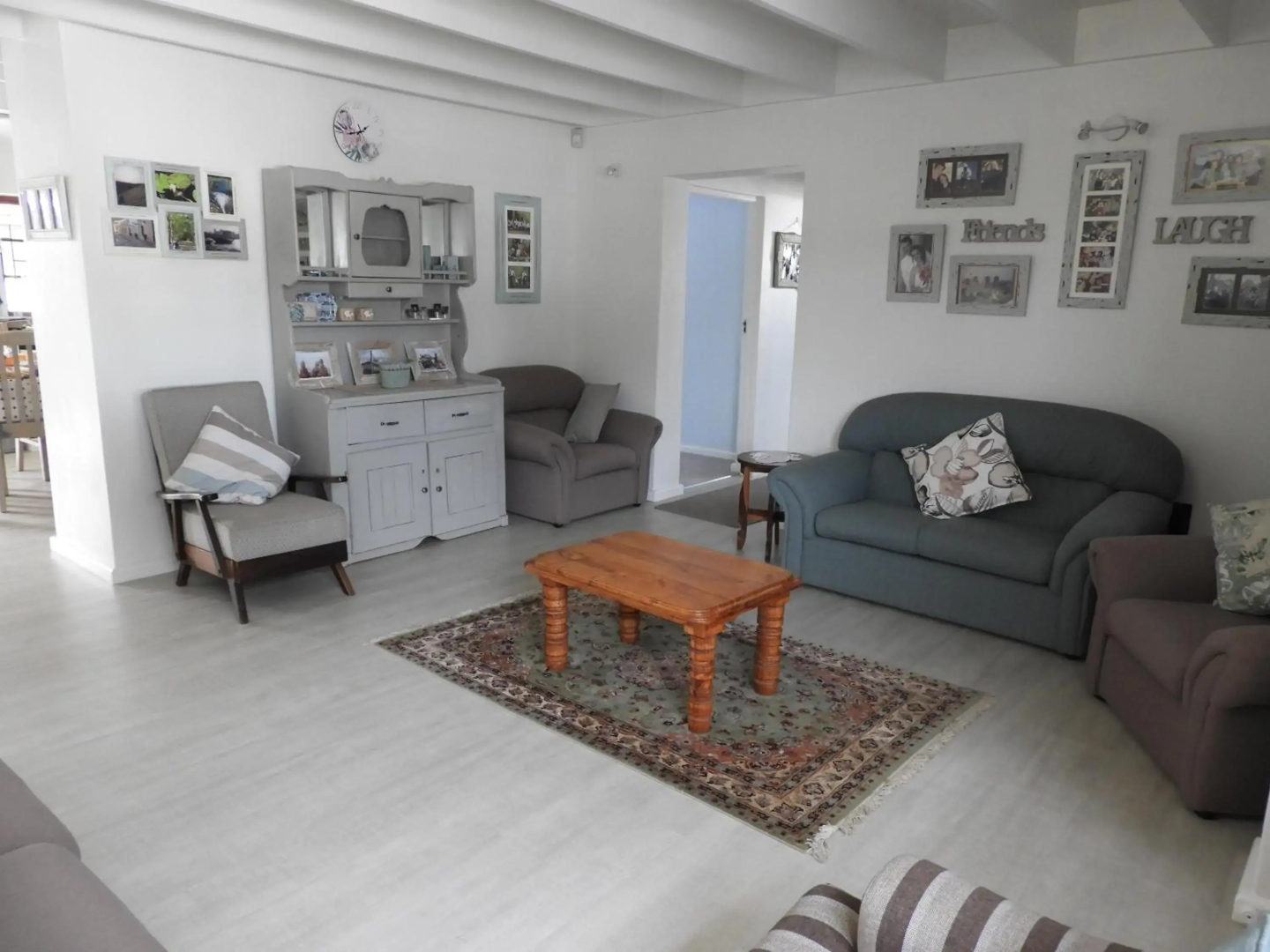 6 bedroom house and cottage