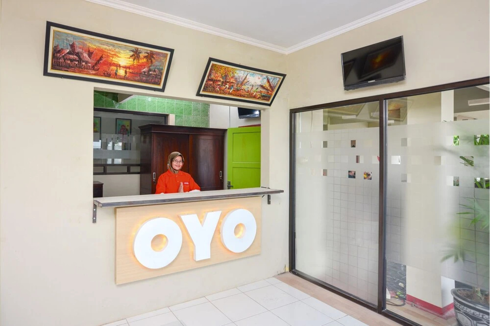 OYO 476 Hotel Naura