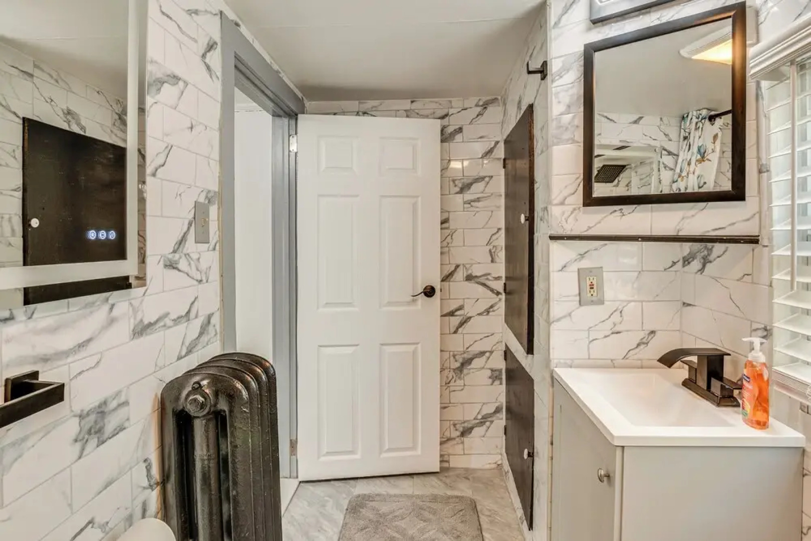 11 Mi to Manhattan: Pet-friendly Duplex w/ Yard!