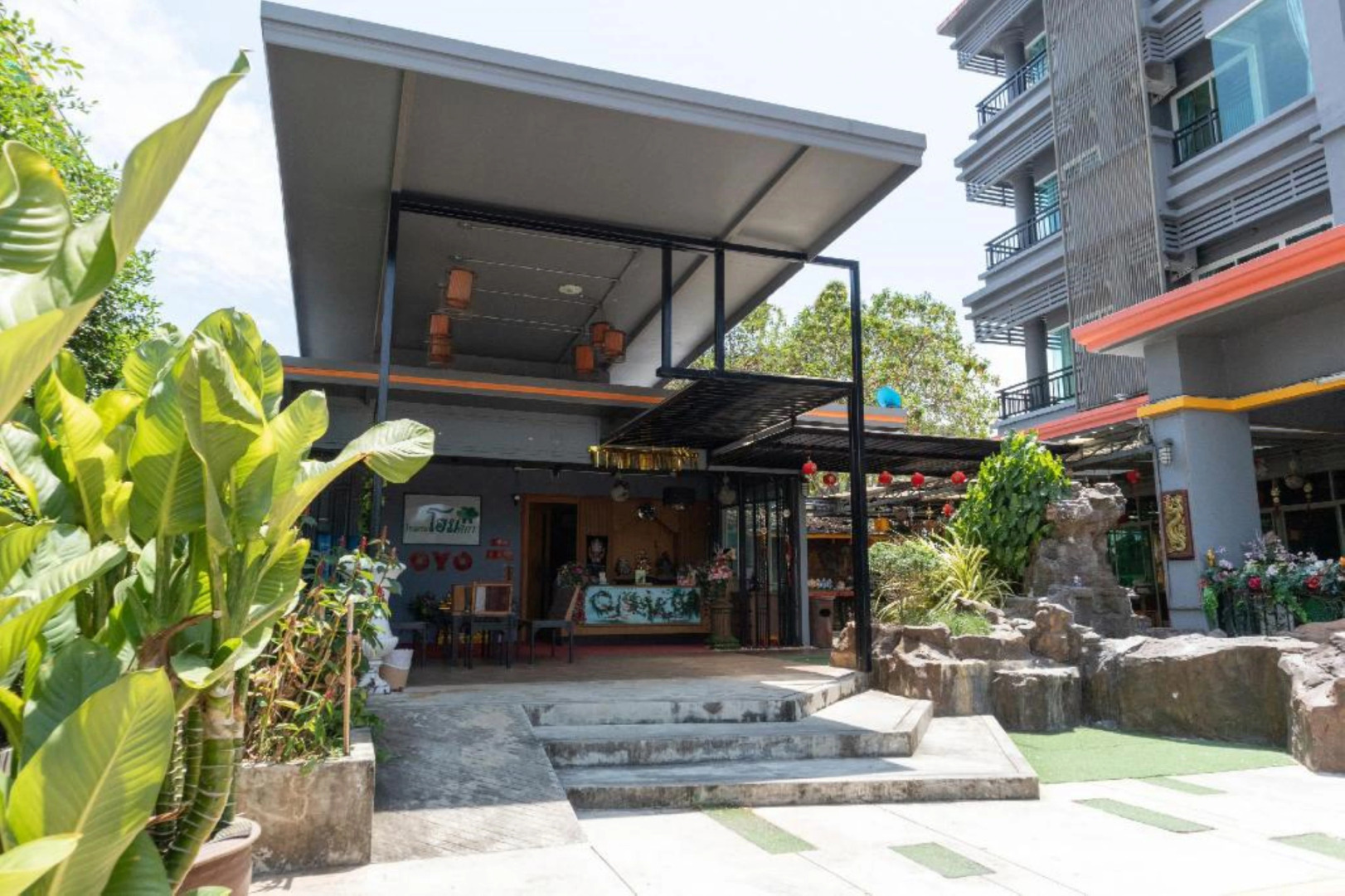 OYO 792 Omsaga Phuket Hotel