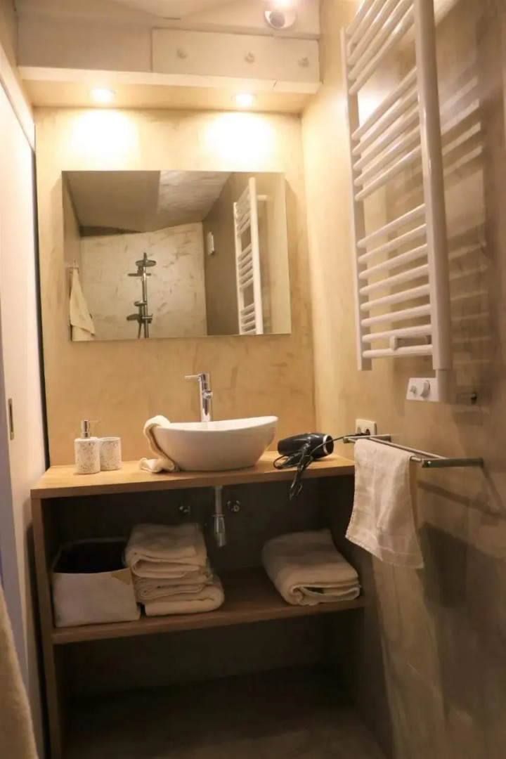 Van Hamme 1642 - 4 bed house